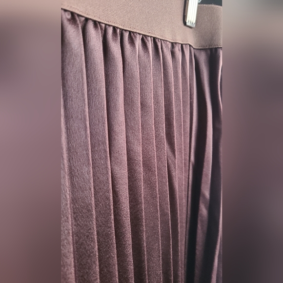 Midi Brown Pleated Skirt - Picture 4 of 10